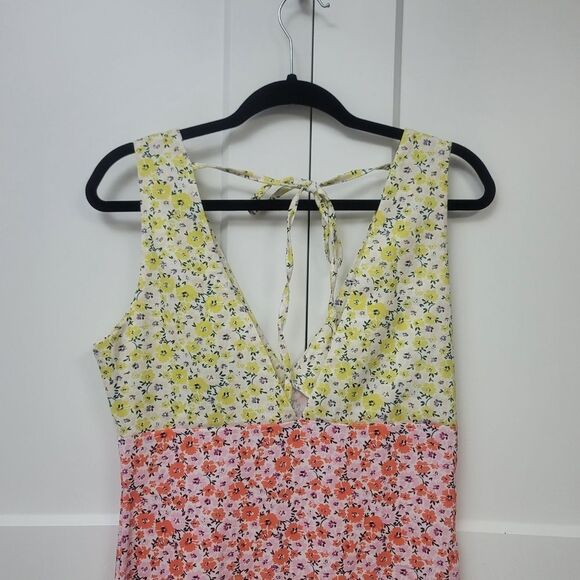 V-Neck Sleeveless Floral Print Maxi Dress, Medium - Picture 10 of 11